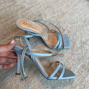 Light blue heel